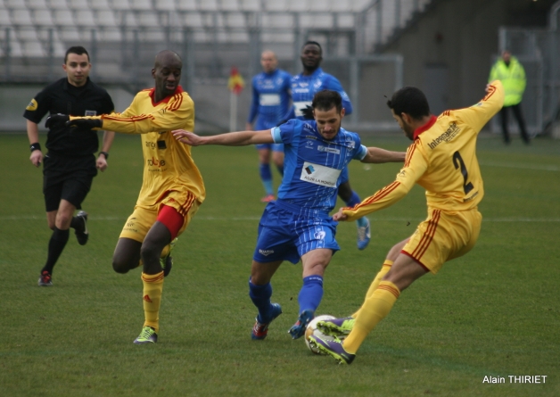 Farès Hachi prolonge au GF38